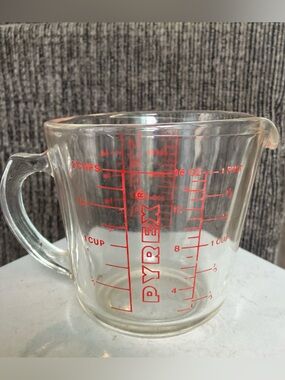 Vintage PYREX 2Cup/16 oz Clear Glass Measuring Cup Red Letter #516